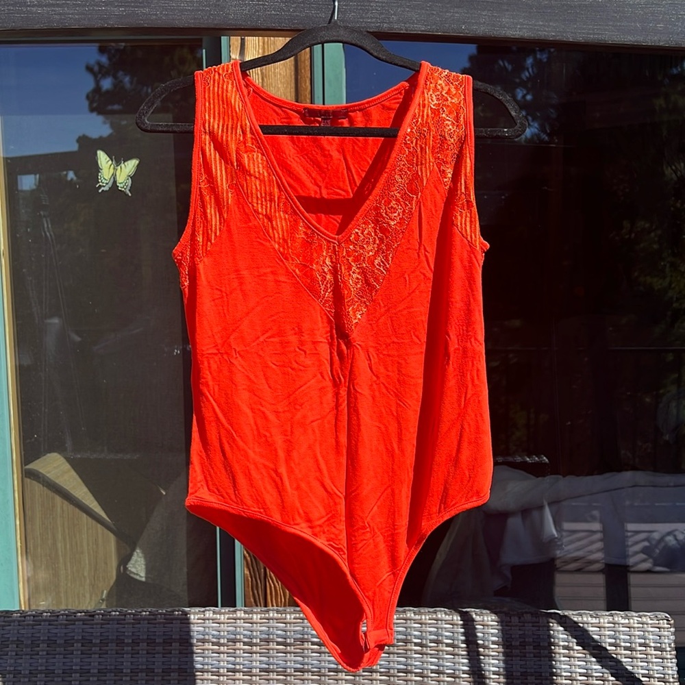 Red by BKE XL Red/Orange Bodysuit with Lace Trim